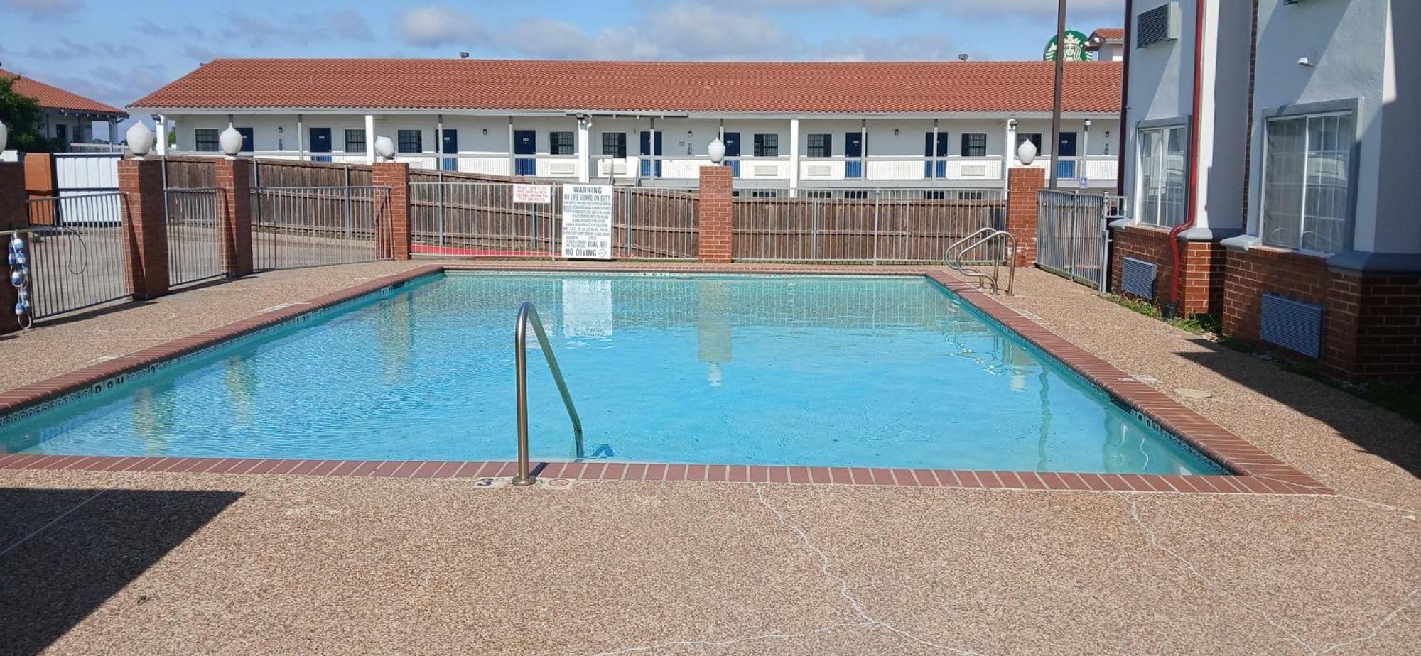 Red Roof Inn & Suites Euless - Dfw Airport Southwest Extérieur photo